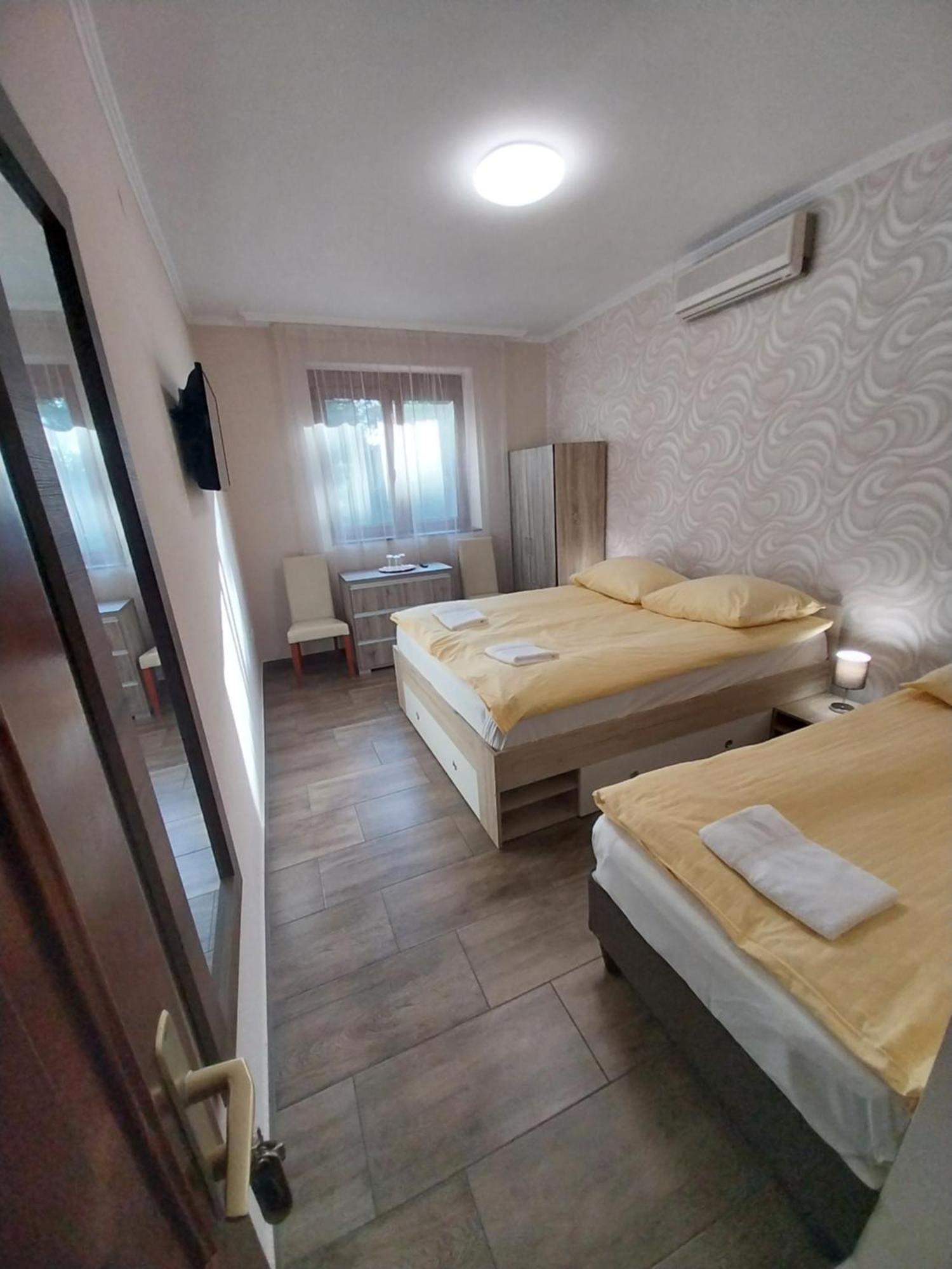 Fenyves Vendeghaz - Siofok Apartment Exterior photo